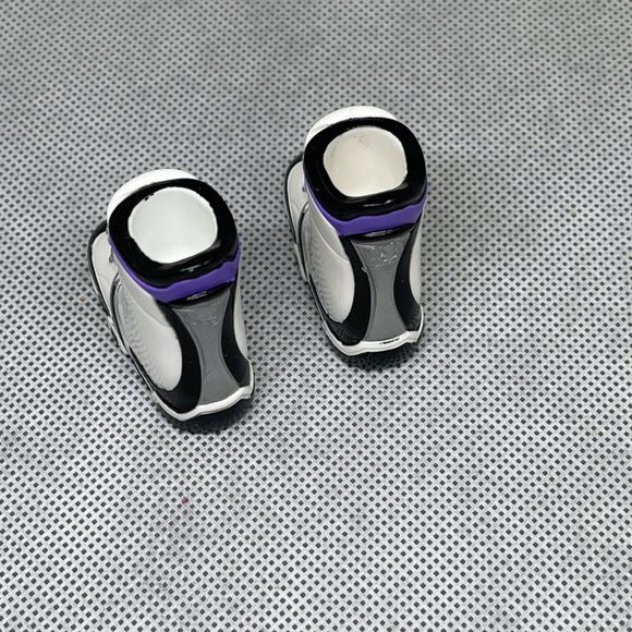 MGA Bratz Doll Pair Feet Shoes White & Black Ski SNOW BOOT - Picture 2 of 4